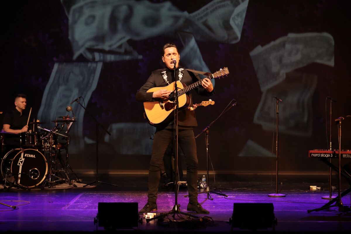 Auto Draft - Daniel Taylor in Something About George 2 Credit David Munn Photography